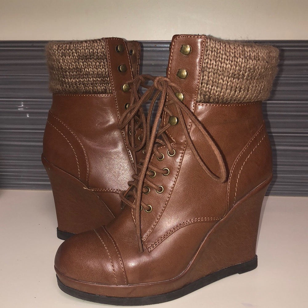 Super cute Tan ankle bootie wedges
